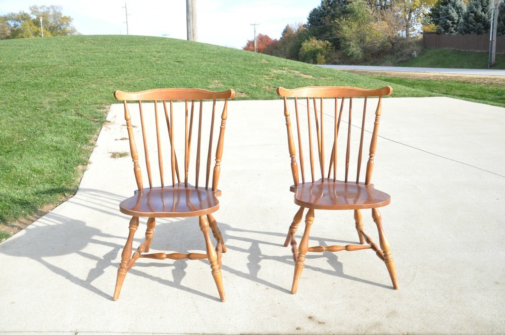 How+to+Spray+Paint+Chairs+the+Easy+Way!-2