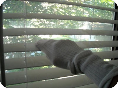 cleaning blinds 2-2