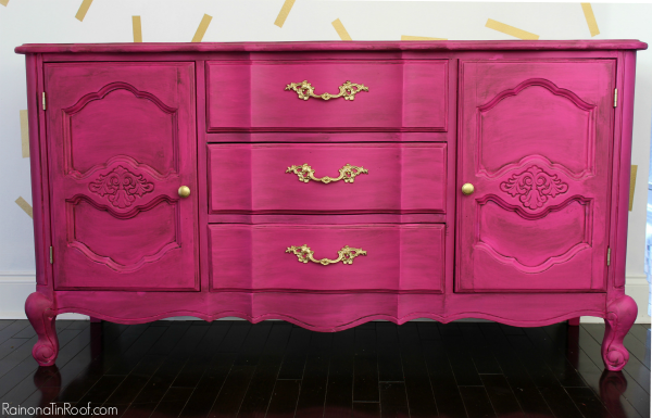 velvet-finishes-glamorous-dresser