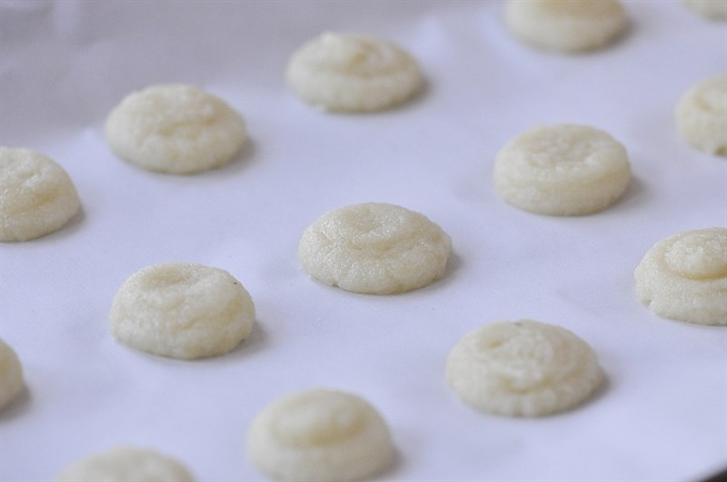 Chewy Almond Cookie