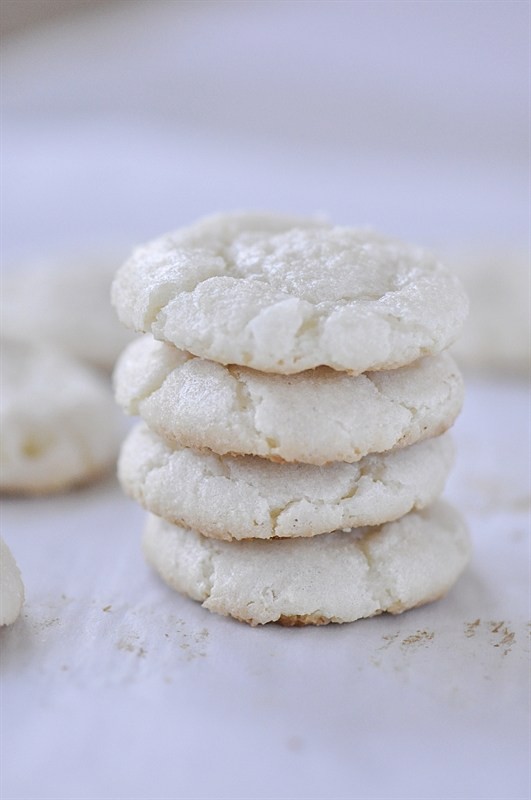 Chewy almond cookie