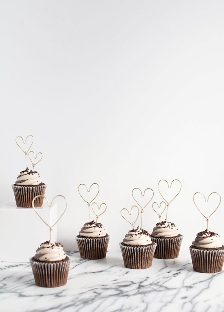 Gold-Wire-Heart-Cupcake-Toppers-DIY-1