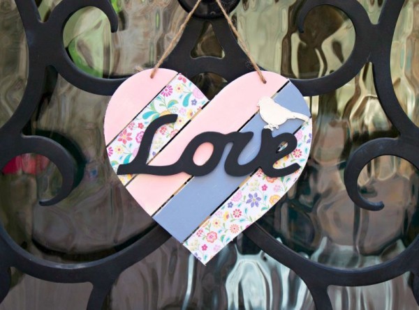 She Combines Some Ordinary Craft Store Items To Make Something Quite   Shabby Chic Wood Heart Decor Display E1473306472527 