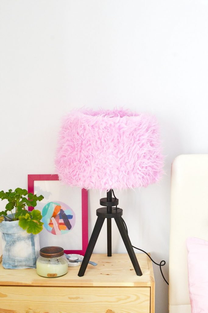 diy-pink-dyed-fur-lampshade-4